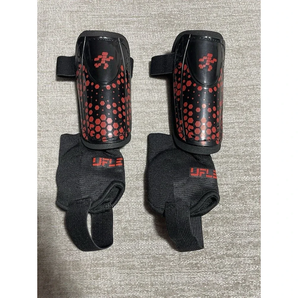 Kids Soccer Shin Guards Size Small-Medium Black Football